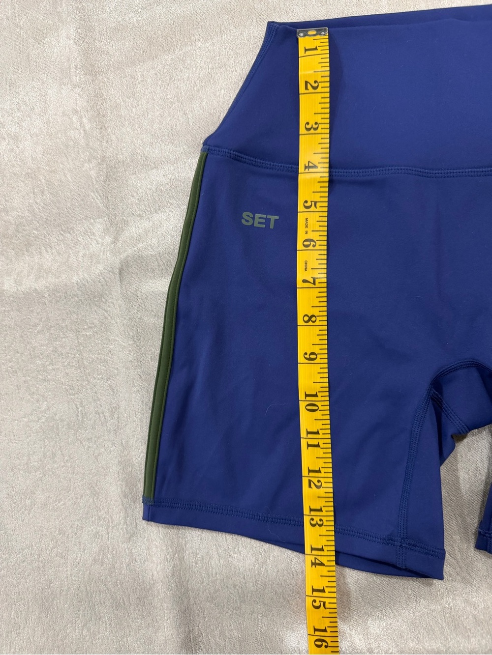 Set Active Green Sports Bra and Blue Active Shorts Set - Picture 5 of 10